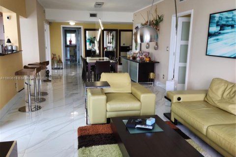 Condo in Miami, Florida, 3 bedrooms  № 1891498 - photo 10