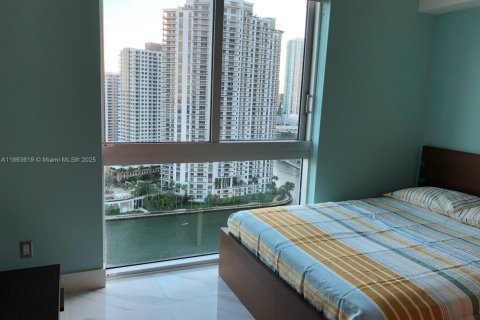 Condo in Miami, Florida, 3 bedrooms  № 1891498 - photo 3