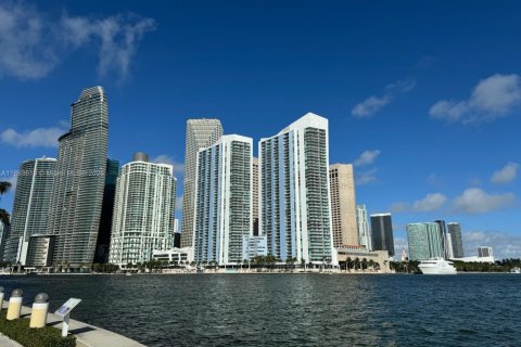 Condo in Miami, Florida, 3 bedrooms  № 1891498 - photo 24