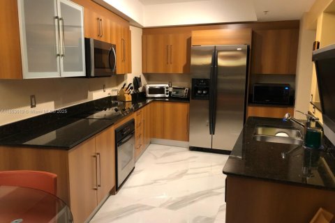 Condo in Miami, Florida, 3 bedrooms  № 1891498 - photo 9