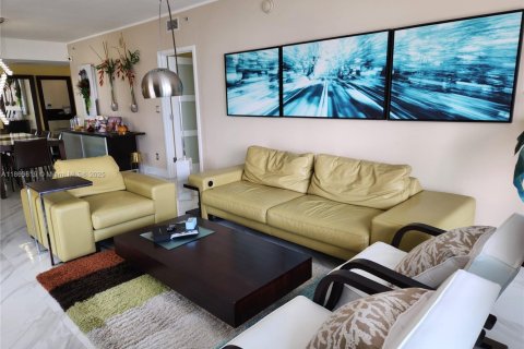 Condo in Miami, Florida, 3 bedrooms  № 1891498 - photo 12