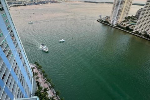 Condo in Miami, Florida, 3 bedrooms  № 1891498 - photo 1