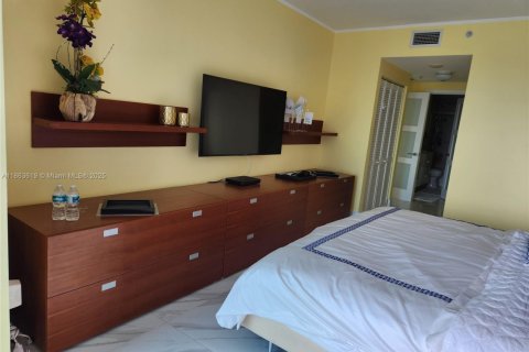 Condo in Miami, Florida, 3 bedrooms  № 1891498 - photo 15