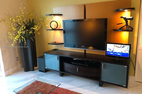Condo in Miami, Florida, 3 bedrooms  № 1891498 - photo 16