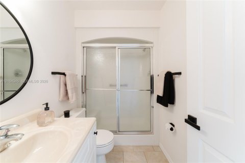 Condo in Vero Beach, Florida, 2 bedrooms  № 2429838 - photo 16