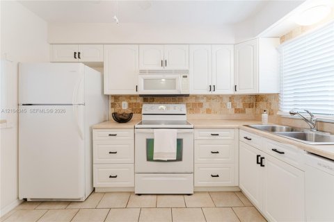 Condo in Vero Beach, Florida, 2 bedrooms  № 2429838 - photo 7