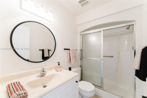 Condo in Vero Beach, Florida, 2 bedrooms  № 2429838 - photo 17