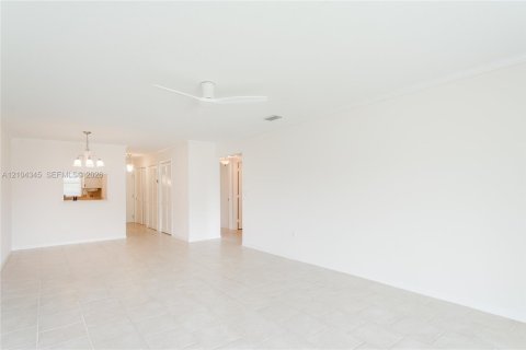Condo in Vero Beach, Florida, 2 bedrooms  № 2429838 - photo 24