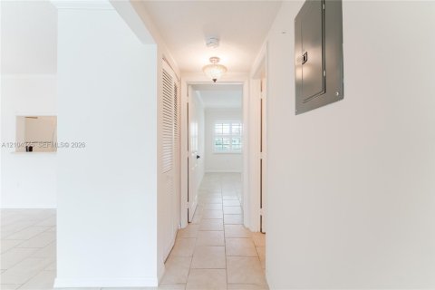 Condo in Vero Beach, Florida, 2 bedrooms  № 2429838 - photo 18