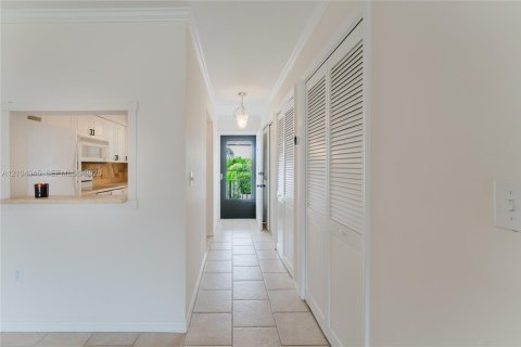 Condo in Vero Beach, Florida, 2 bedrooms  № 2429838 - photo 25