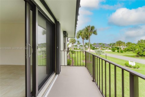 Condo in Vero Beach, Florida, 2 bedrooms  № 2429838 - photo 27