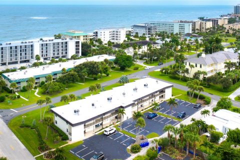 Condo in Vero Beach, Florida, 2 bedrooms  № 2429838 - photo 30