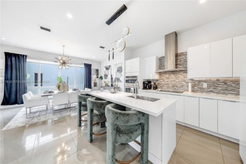 Townhouse in LANDMARK in Doral, Florida 3 bedrooms, 246.56 sq.m. № 1772571 - photo 15