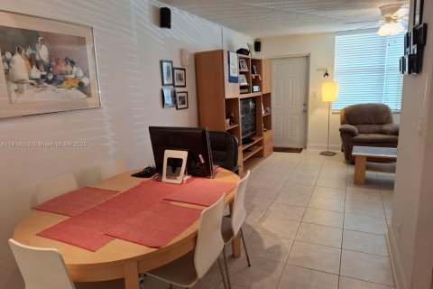 Condo in Sunrise, Florida, 1 bedroom № 1972851 - photo 5
