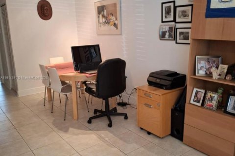 Condo in Sunrise, Florida, 1 bedroom № 1972851 - photo 4