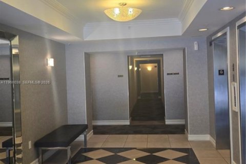 Copropriété à louer à Hollywood, Floride: 2 chambres, 108.32 m2 № 2020287 - photo 14