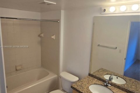 Copropriété à louer à Hollywood, Floride: 2 chambres, 108.32 m2 № 2020287 - photo 8