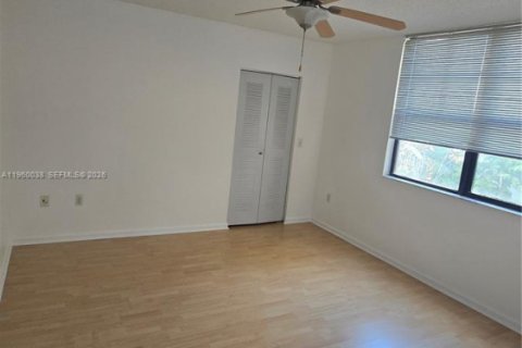 Copropriété à louer à Hollywood, Floride: 2 chambres, 108.32 m2 № 2020287 - photo 7