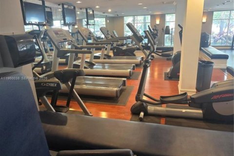 Copropriété à louer à Hollywood, Floride: 2 chambres, 108.32 m2 № 2020287 - photo 16