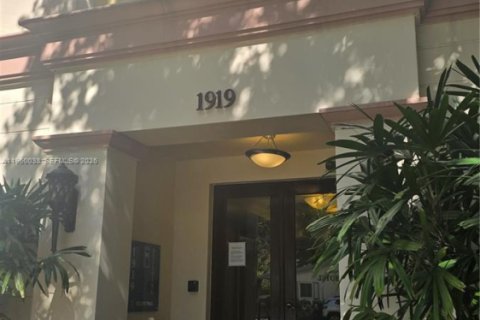 Copropriété à louer à Hollywood, Floride: 2 chambres, 108.32 m2 № 2020287 - photo 13