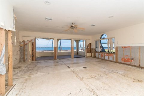 House in Englewood, Florida 3 bedrooms, 185.34 sq.m. № 1732840 - photo 12