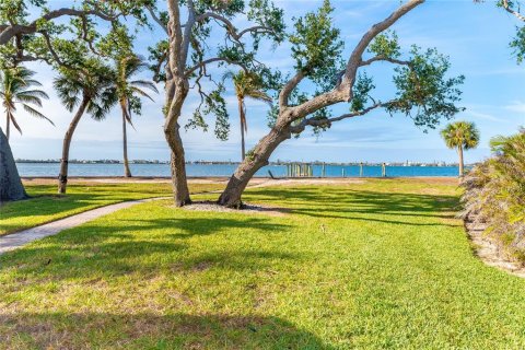 House in Englewood, Florida 3 bedrooms, 185.34 sq.m. № 1732840 - photo 21