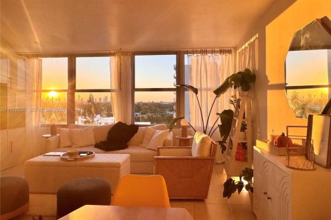 Condominio en alquiler en Miami Beach, Florida, 52.58 m2 № 1987054 - foto 9