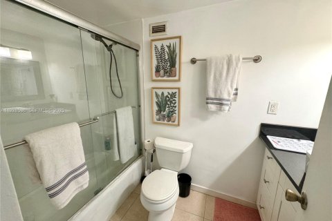 Condominio en alquiler en Miami Beach, Florida, 52.58 m2 № 1987054 - foto 10