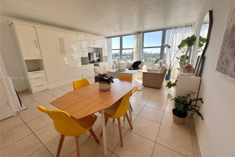 Condominio en alquiler en Miami Beach, Florida, 52.58 m2 № 1987054 - foto 7