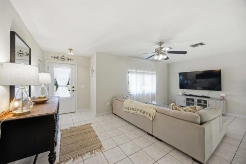 Villa ou maison à vendre à Port Charlotte, Floride: 2 chambres, 96.8 m2 № 2147973 - photo 4