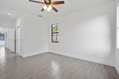 Casa en venta en Riviera Beach, Florida, 5 dormitorios, 152.27 m2 № 2020356 - foto 8