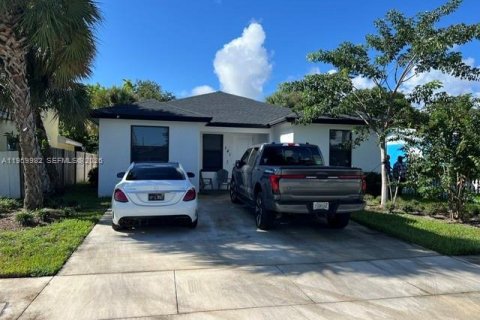 Casa en venta en Riviera Beach, Florida, 5 dormitorios, 152.27 m2 № 2020356 - foto 21