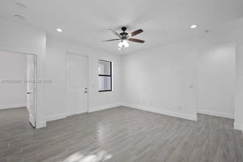 Casa en venta en Riviera Beach, Florida, 5 dormitorios, 152.27 m2 № 2020356 - foto 7