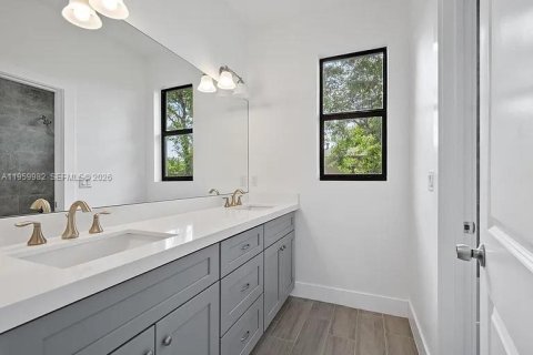 Casa en venta en Riviera Beach, Florida, 5 dormitorios, 152.27 m2 № 2020356 - foto 9