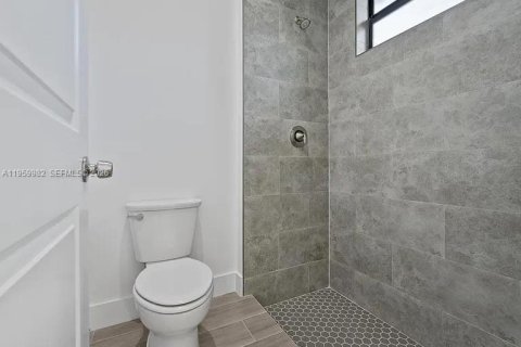 Casa en venta en Riviera Beach, Florida, 5 dormitorios, 152.27 m2 № 2020356 - foto 10