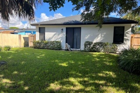 Casa en venta en Riviera Beach, Florida, 5 dormitorios, 152.27 m2 № 2020356 - foto 22