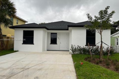 Casa en venta en Riviera Beach, Florida, 5 dormitorios, 152.27 m2 № 2020356 - foto 17