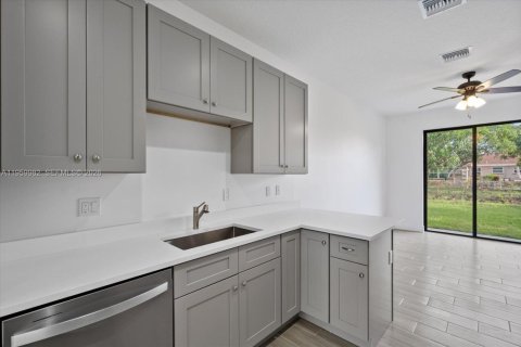 Casa en venta en Riviera Beach, Florida, 5 dormitorios, 152.27 m2 № 2020356 - foto 5