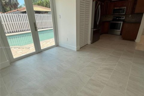 Casa en alquiler en Hialeah, Florida, 3 dormitorios, 89 m2 № 2075160 - foto 16