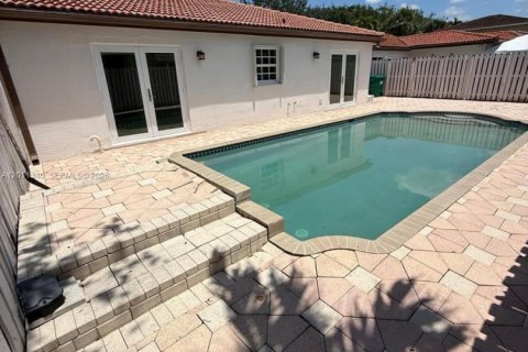 Casa en alquiler en Hialeah, Florida, 3 dormitorios, 89 m2 № 2075160 - foto 6