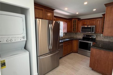 Casa en alquiler en Hialeah, Florida, 3 dormitorios, 89 m2 № 2075160 - foto 11