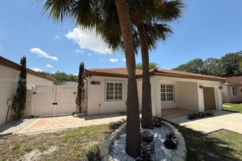 Casa en alquiler en Hialeah, Florida, 3 dormitorios, 89 m2 № 2075160 - foto 3