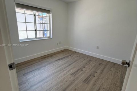 Casa en alquiler en Hialeah, Florida, 3 dormitorios, 89 m2 № 2075160 - foto 13