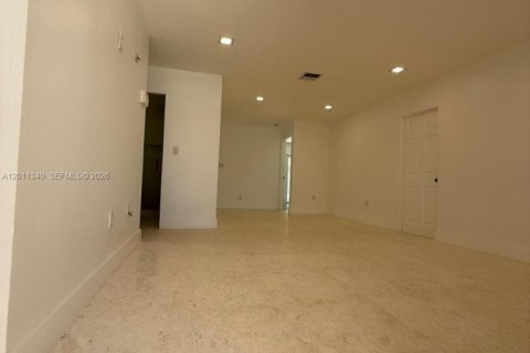 Casa en alquiler en Hialeah, Florida, 3 dormitorios, 89 m2 № 2075160 - foto 8