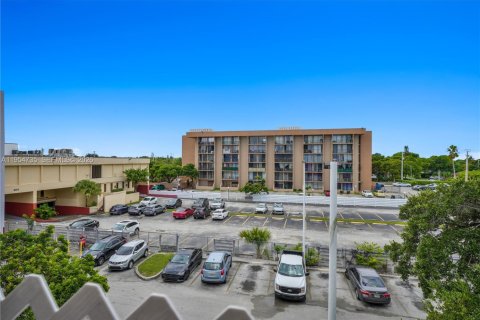 Condominio en venta en North Miami Beach, Florida, 4 dormitorios, 233.93 m2 № 2153358 - foto 24