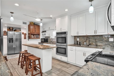 Condominio en venta en North Miami Beach, Florida, 4 dormitorios, 233.93 m2 № 2153358 - foto 4