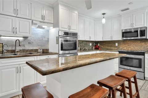 Condominio en venta en North Miami Beach, Florida, 4 dormitorios, 233.93 m2 № 2153358 - foto 19