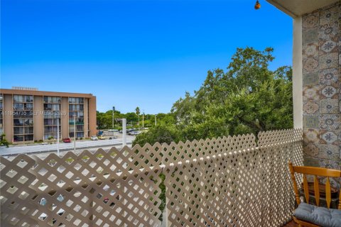 Condominio en venta en North Miami Beach, Florida, 4 dormitorios, 233.93 m2 № 2153358 - foto 23