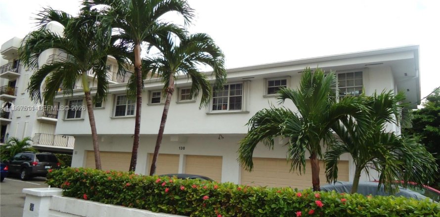 Studio à Condo à Hallandale Beach, Floride  № 2063124