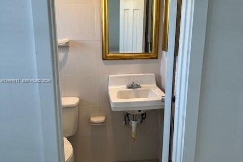 Copropriété à louer à Hallandale Beach, Floride: 26.48 m2 № 2063124 - photo 7